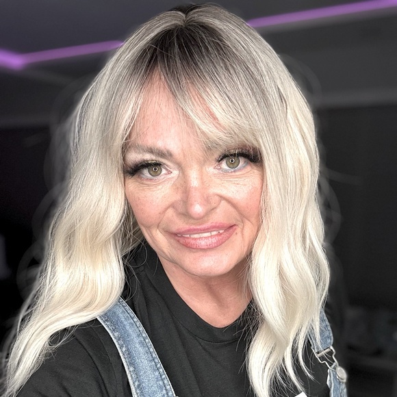 ANNIE - Picture 1 of 6